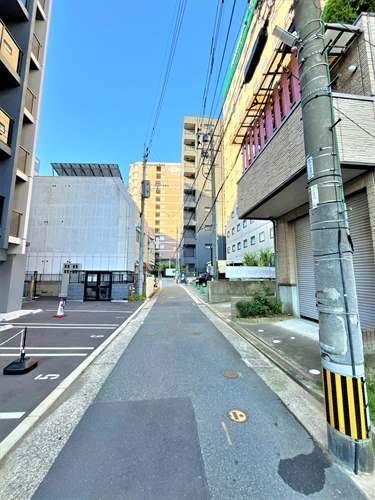 前面道路(北東側より撮影)