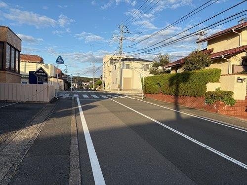 北西側前面道路