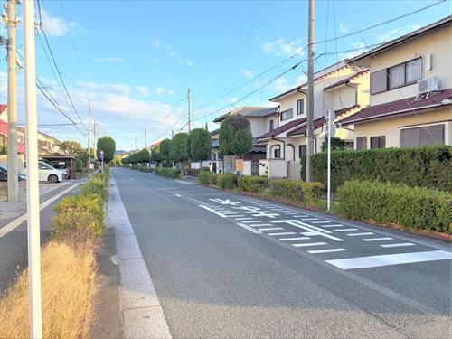 北東側前面道路