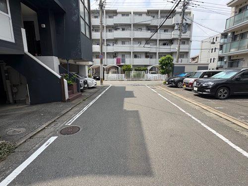 北東側前面道路