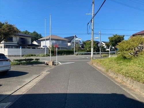 南東側前面道路