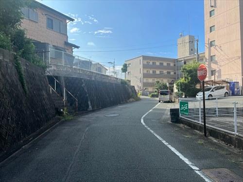北東側接面道路
