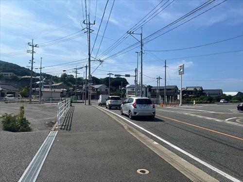 北東側前面道路