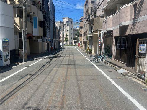 北東側前面道路