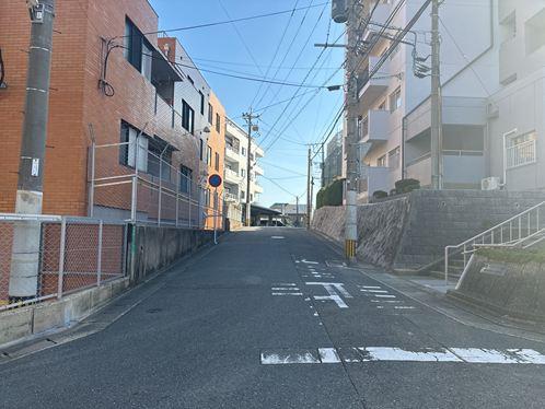 前面道路（南西側）