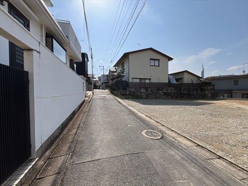 北東側前面道路