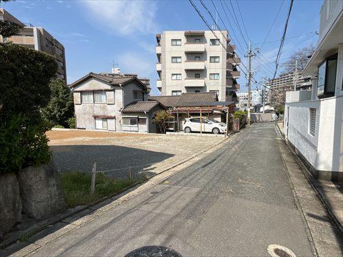 北東側前面道路