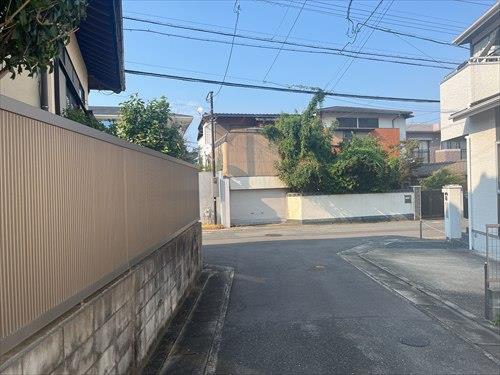 西側前面道路