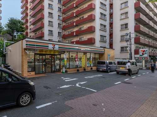 セブンイレブン福岡けやき通り店まで70ｍ