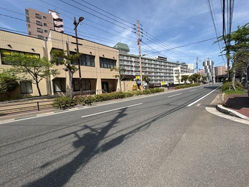 前面道路（北西側）