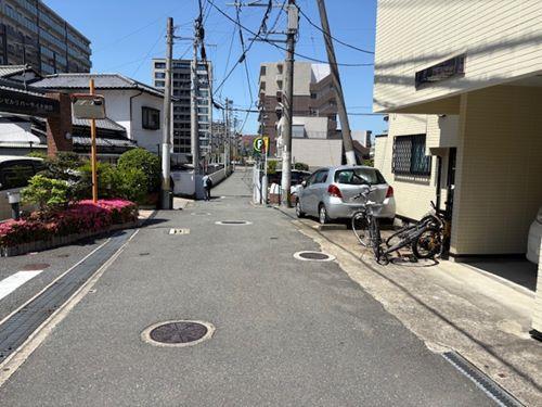 南東側前面道路