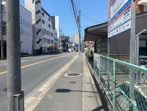 西側前面道路
