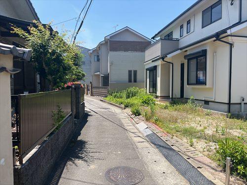 南東側前面道路