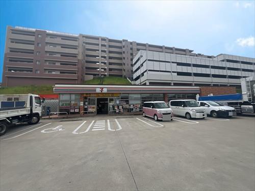 セブンイレブン202西の丘店まで330ｍ