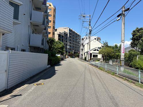 南東側前面道路