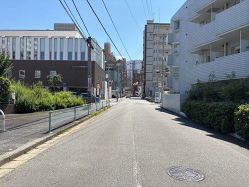 南東側前面道路
