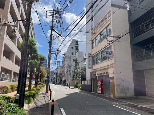東側道路