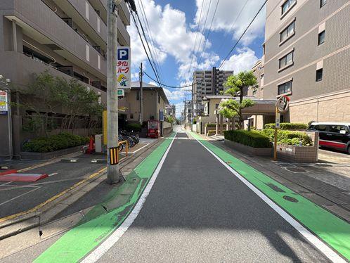 西側前面道路