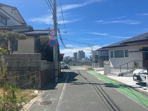 北東側公道