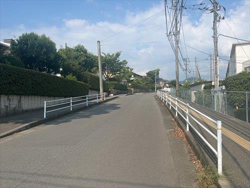 南東側公道