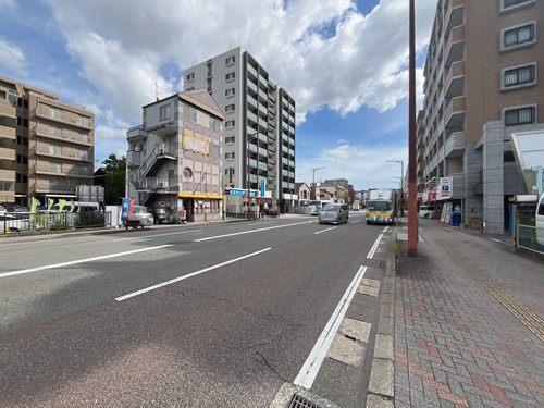前面道路（北東側から撮影）