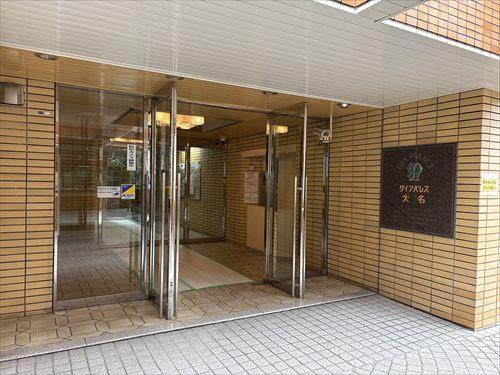 エントランス前