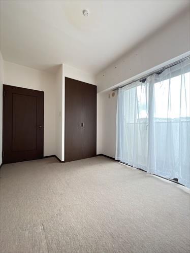 洋室（玄関側）