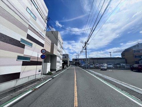 前面道路（南西側から）