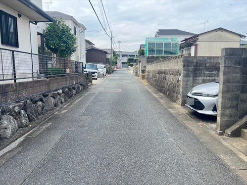 前面道路（東側から撮影）