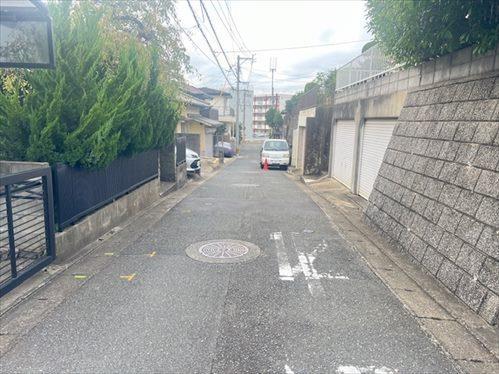 前面道路（東側から撮影）