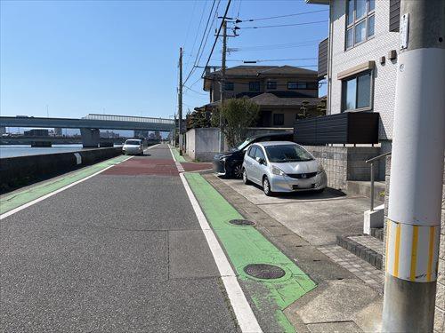 東側前面道路（北側より撮影）