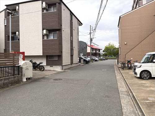 北西側前面道路