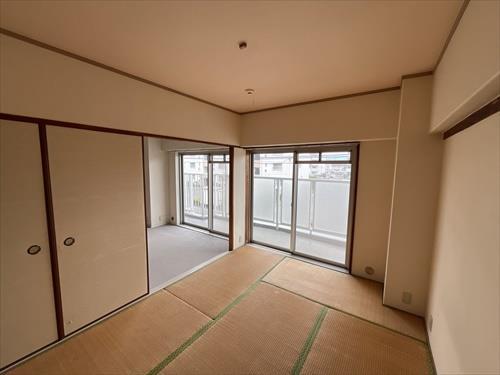 南西側和室（約6帖）