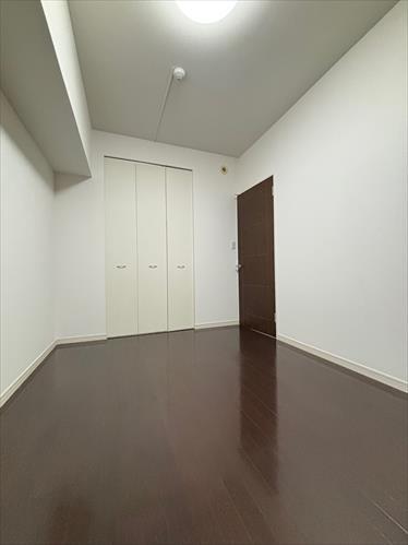 西側洋室（約6帖）