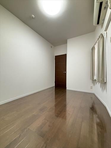 東側洋室（約6帖）