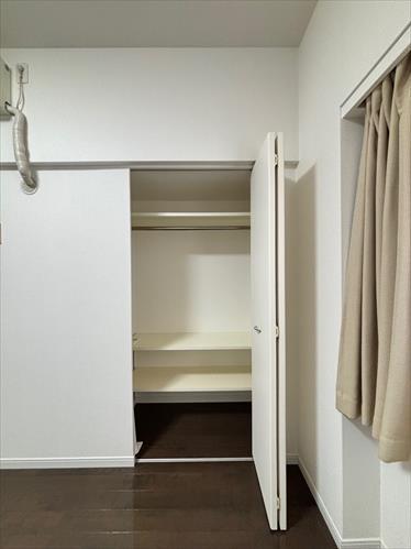 クローゼット（東側洋室）