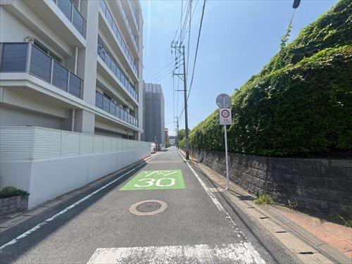 南東側前面道路