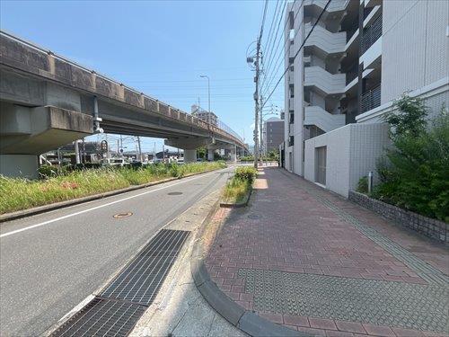 北西側前面道路