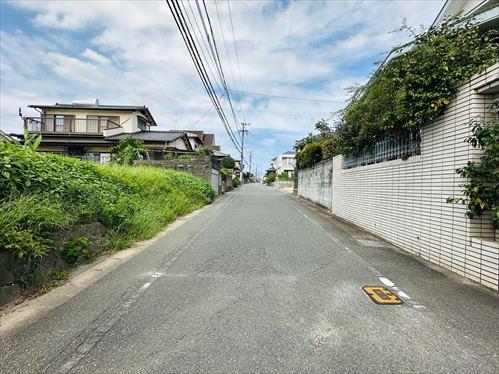 北東側前面道路（2025年9月撮影）