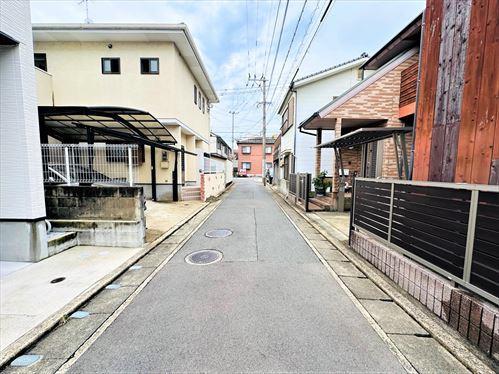 北西側前面道路