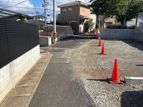 北東側前面道路