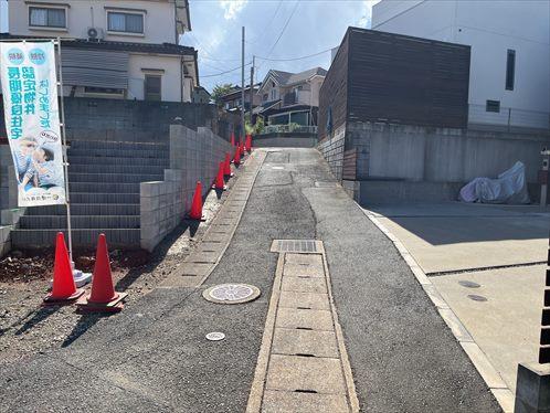 北西側前面道路