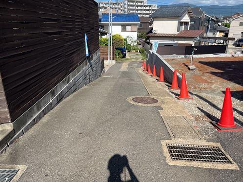 北西側前面道路