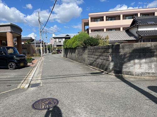 南西側前面道路（南側より撮影）