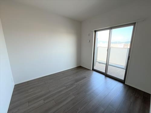 東側洋室（約5.3帖）