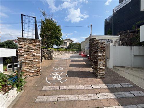 アプローチ（2025年10月撮影）