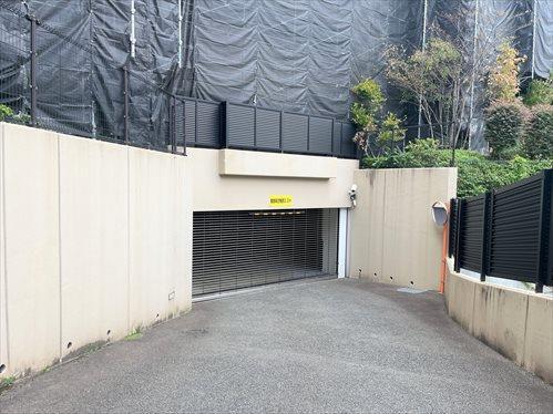 シャッターゲート付き駐車場