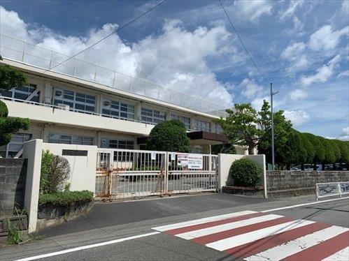 周辺施設：仲原小学校