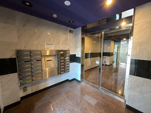 エントランス（別角度撮影）