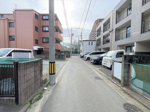 北西側前面道路